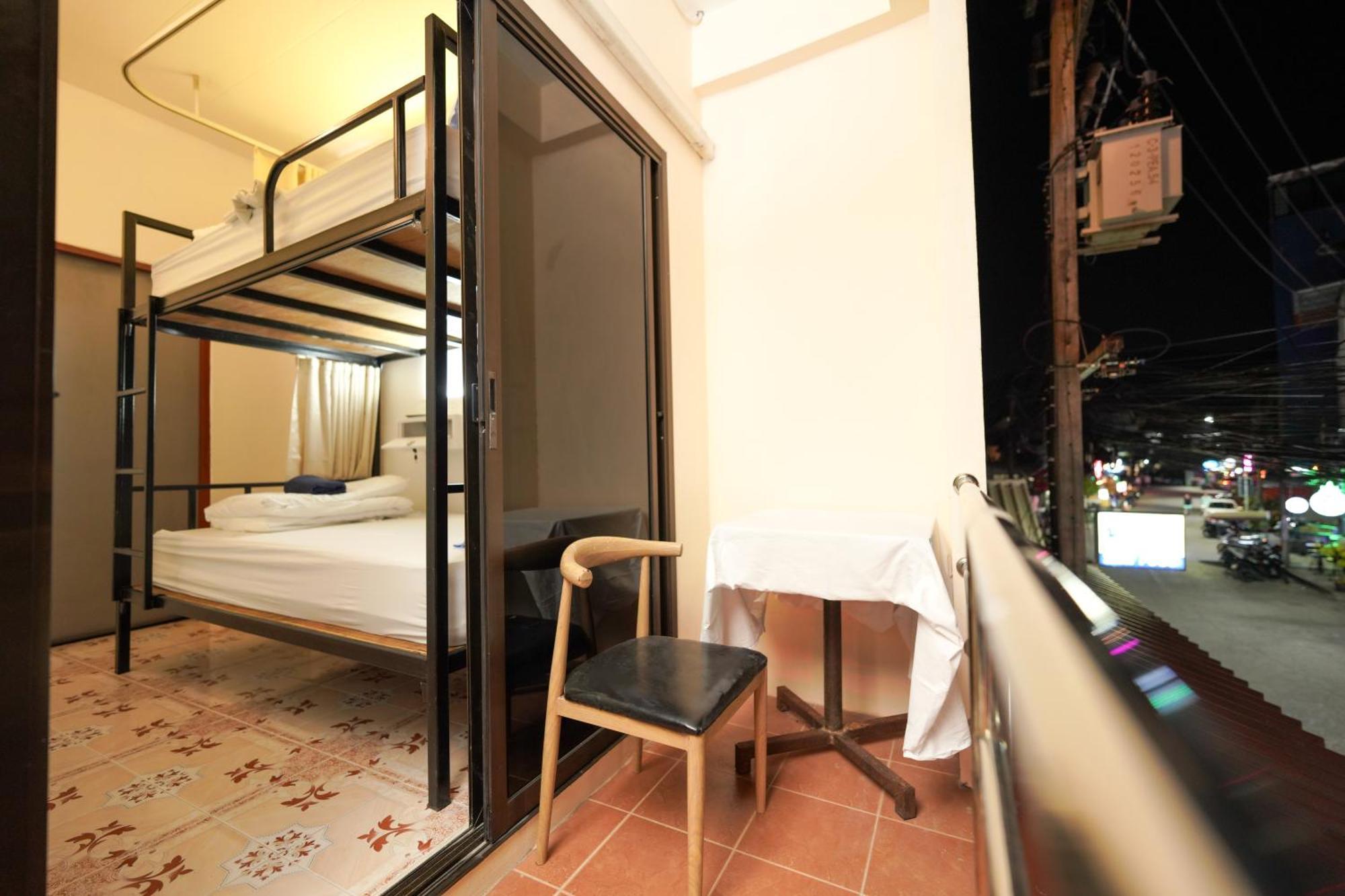 Hostel Baan Kamala Backpacker Zewnętrze zdjęcie