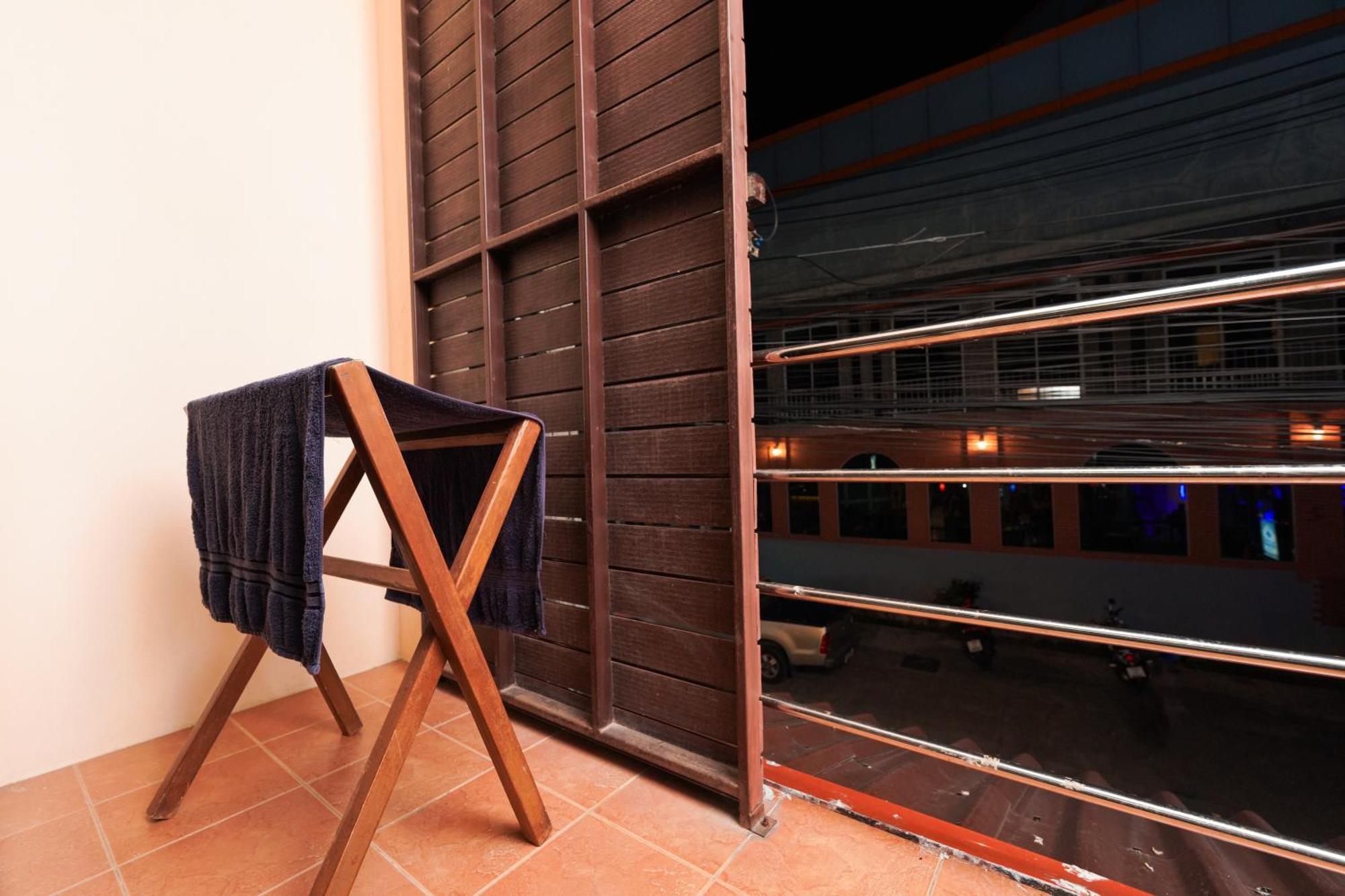Hostel Baan Kamala Backpacker Zewnętrze zdjęcie